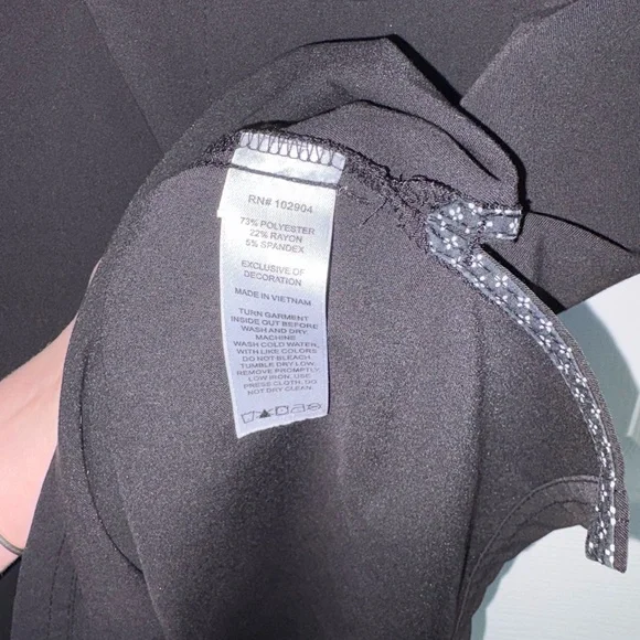 Beyond Scrubs Set - Women’s Black V-Neck Scrub Top Large and Drawstring Pant Med - Picture 4 of 12